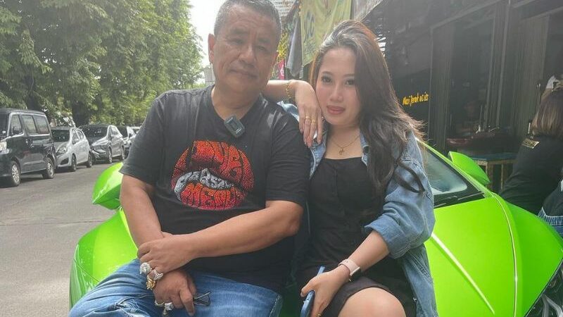 Cekricek.id - Pengacara Hotman Paris kembali memamerkan calon asisten pribadi alias aspri baru, usai umumkan kabar duka belum lama ini