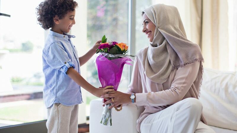 Cekricek.id - Sebenarnya ada sejumlah kiat atau cara untuk menghadapi orang tua yang memiliki sifat keras dan mengutamakan duniawi