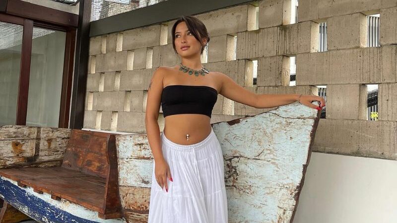 Cekricek.id - Jennifer Coppen dipuji semakin wow banget oleh netizen. Apalagi ketika hanya mengenakan crop top serta pusar ditindik.