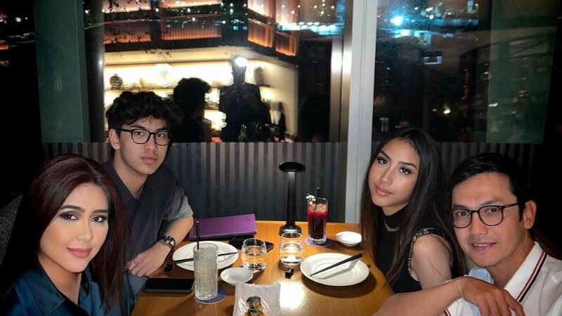 Cekricek.id - Putri dari Gunawan Sudrajat yang bernama Khayra selalu mendapat pujian dari netizen. Karena parasnya dianggap jadi begitu cantik