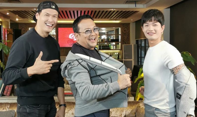 Cekricek.id - Kurang lebih butuh waktu sekitar 10 tahun bagi Irwan Chandra mantan personil Hitz dan Lee Jong Hoon untuk kembali berbaikan.