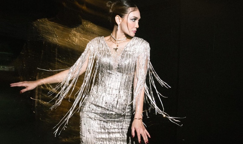 Pakai Dress Mini Rumbai-rumbai, Outfit Luna Maya Tak Pernah Gagal