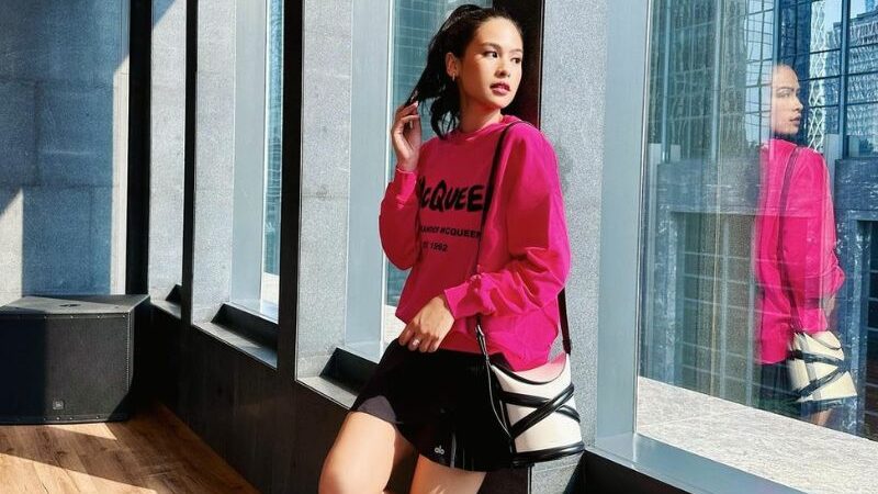 Cekricek.id - Penampilan dari Maudy Ayunda kembali dipuji begitu rupawan ketika mengenakan sebuah outfit dengan nuansa blackpink.