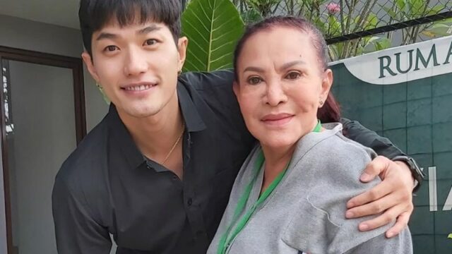 Cekricek.id - Ternyata disaat usianya yang semakin bertambah dewasa membuat pesona Mpok Atiek tak pernah luntur, didekati banyak pria