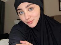 Cekricek.id - Penampilan artis Margin Wierheem saat mengenakan hijab begitu dipuji oleh netizen. Tampak begitu menawan, intip potretnya