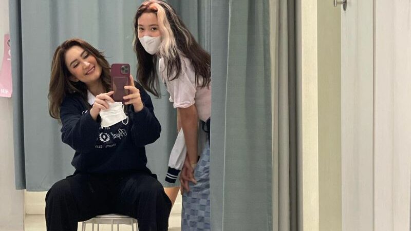 Cekricek.id - Netizen jadi heran dan bertanya-tanya apakah Nafa Urbach memakai formalin. Karena dirinya memiliki kadar kecantikan menawan