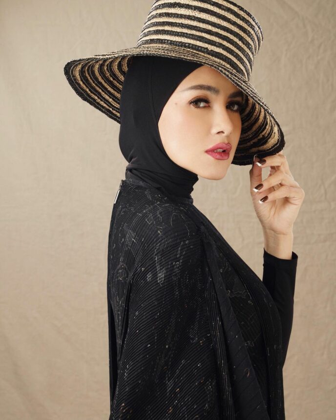 Foto Bareng Keponakan Tampan, Para Wanita Berlomba Minta Restu Olla Ramlan