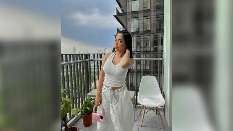 Cekricek.id - Banyak dari netizen yang merasa bahwa penampilan casing sama menariknya dengan baju yang digunakan oleh Rachel Vennya.