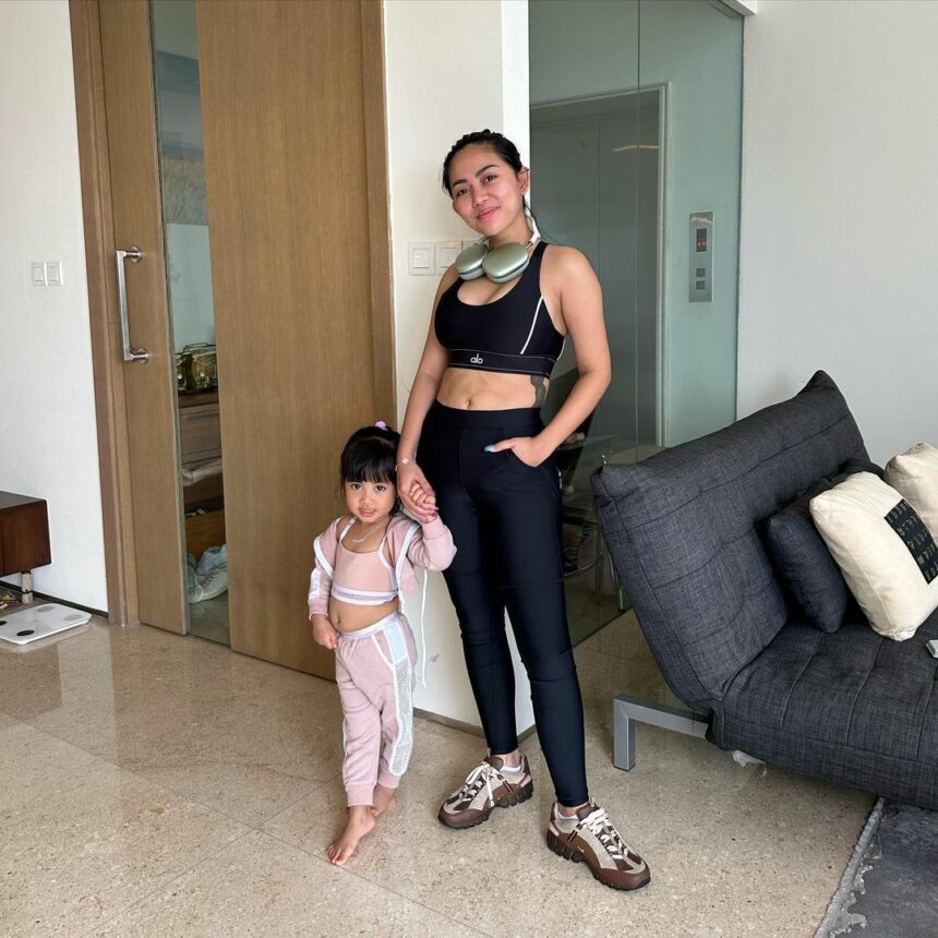 Outfitnya Lucu, Rachel Vennya Malah Mirip Mahasiswa Baru yang Masih Unyu-unyu 2 Lampiran Gambar