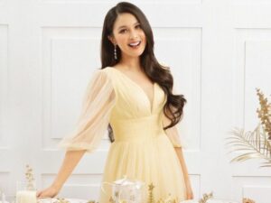 Cekricek.id - Sejak dulunya kecantikan dari artis Sandra Dewi memang selalu dipuji. Bahkan saat menyandang status ibu dari dua orang anak