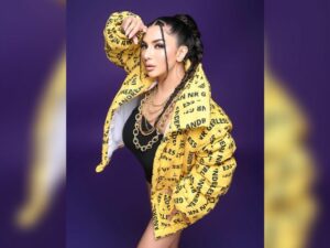 Cekricek.id - Kali ini netizen sempat mengira Siva Aprilia justru tidak memakai celana. Hal tersebut dikarenakan bentuk pakaian yang serba pendek