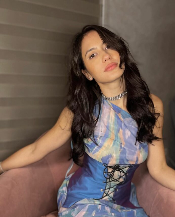 Tiap Hari Produktif Tanpa Libur, Intip 3 Pesona Menawan Pevita Pearce 4 Tiap Hari Produktif Tanpa Libur, Intip 3 Pesona Menawan Pevita Pearce