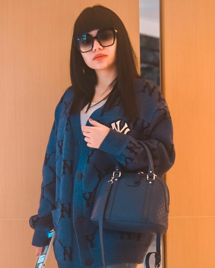 Tak Sungkan Pamer Foto Lekuk Tubuhnya, Dinar Candy Makin Seksi Saja 2 Lampiran Gambar