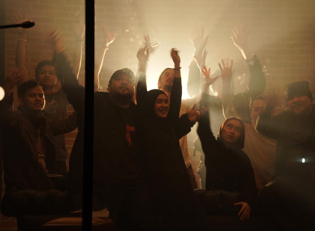 Merasa Dipersatukan Semesta, Wajah Bahagia Cita Citata dan Dika Jadi Sorotan 2 Lampiran Gambar