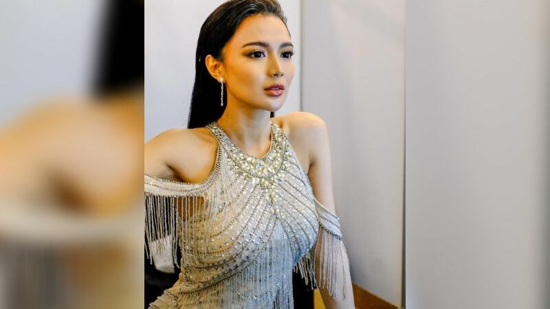 Cekricek.id - Banyak kaum pria takut ketahuan istri ketika melihat dandan Wika Salim saat sedang masak. Karena kebetulan saat itu tampak seksi