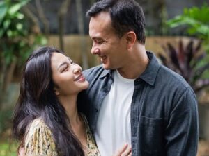Publik digemparkan dengan beredarnya undangan pernikahan artis terkenal Nicholas Saputra dan Ariel Tatum yang hebohkan jagat may.
