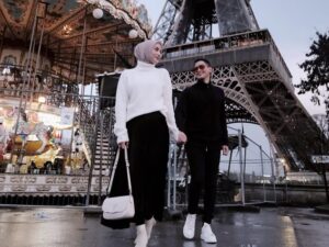 Citra Kirana mengunggah foto dan video mesranya bareng suaminya, Rezky Adidya di tengah kabar suami yang diduga menjadi pelaku video syur.