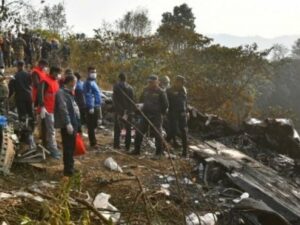Sebuah pesawat domestik mengalami kecelakaan di Pokhara, Nepal, Pada hari Minggu (15/1/2023). Kecelakaan itu menyebabkan kematian 68 orang. Ini menjadi kecelakaan udara terburuk dalam tiga dekade di negara di wilayah Himalaya itu.