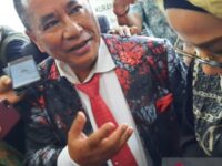 Ferry Irawan resmi ditetapkan jadi tersangka yang diurus langsung oleh pengacara terkenal, Hotman Paris terhdap kasus KDRT yang dilakukannya.