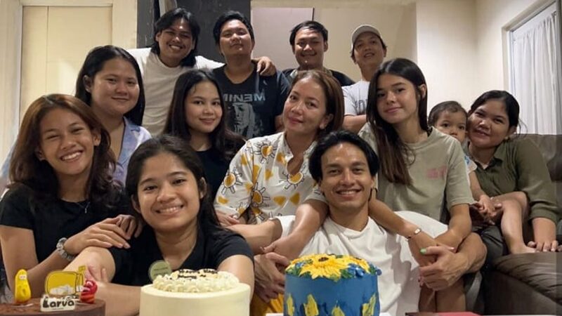 Aktor tampan Jefri Nichol baru saja genap berusia 24 tahun, ia pun dibanjiri ucapan selaamat ulang tahun dari orang terdekat dan juga para fans.