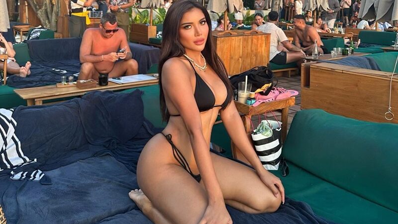 Artis transgender Millen Cyrus hebohkan jagat maya dengan unggahan seksinya yang hanyaa memakai bikini seksi yang memperlihatkan auratnya.