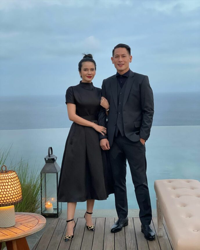 Dikenal Tegas, Intip Potret Chef Juna yang Selalu Umbar Senyum Mesra Pada Kekasihnya 3 Lampiran Gambar