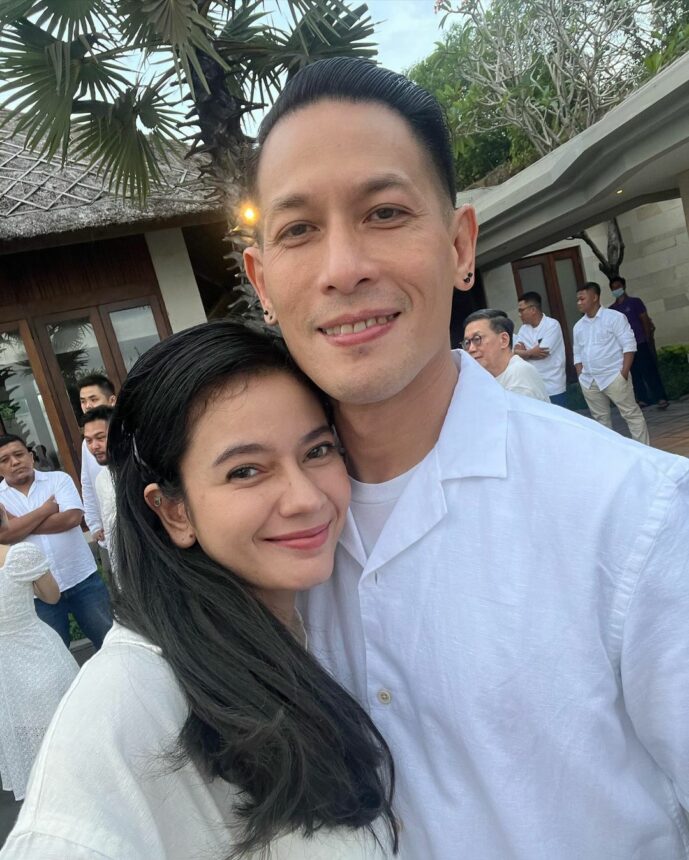 Dikenal Tegas, Intip Potret Chef Juna yang Selalu Umbar Senyum Mesra Pada Kekasihnya 4 Lampiran Gambar