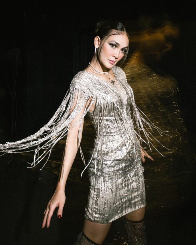 Ayu Ting Ting, Wika Salim dan Luna Maya Bergaun Rumbai Perak, Siapa yang Lebih Cantik? 4 Lampiran Gambar