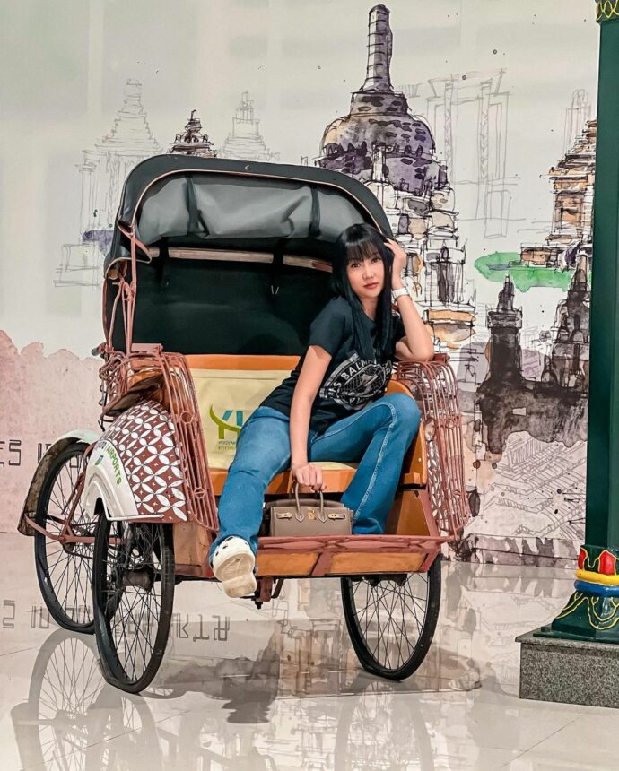 Lucinta Luna Sombong Pamer Body Goals ke Cewek Tulen, Netizen: Maaf, Nggak Iri Tuh 2 Lampiran Gambar