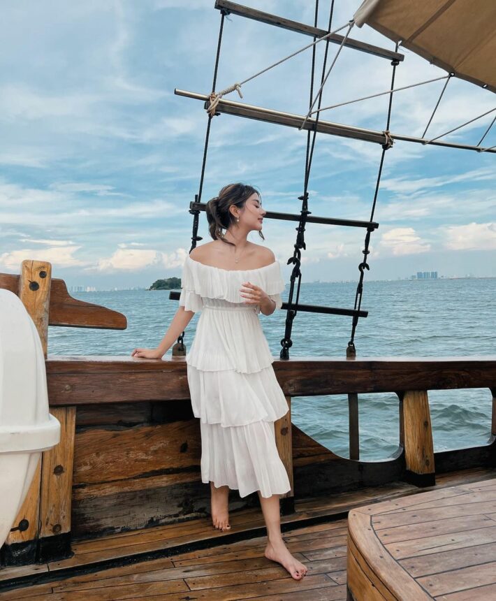 Ghea Youbi Main di Pantai dengan Gaun Putih, Cantiknya Tak Bikin Bosan Mata Memandang 4 Lampiran Gambar