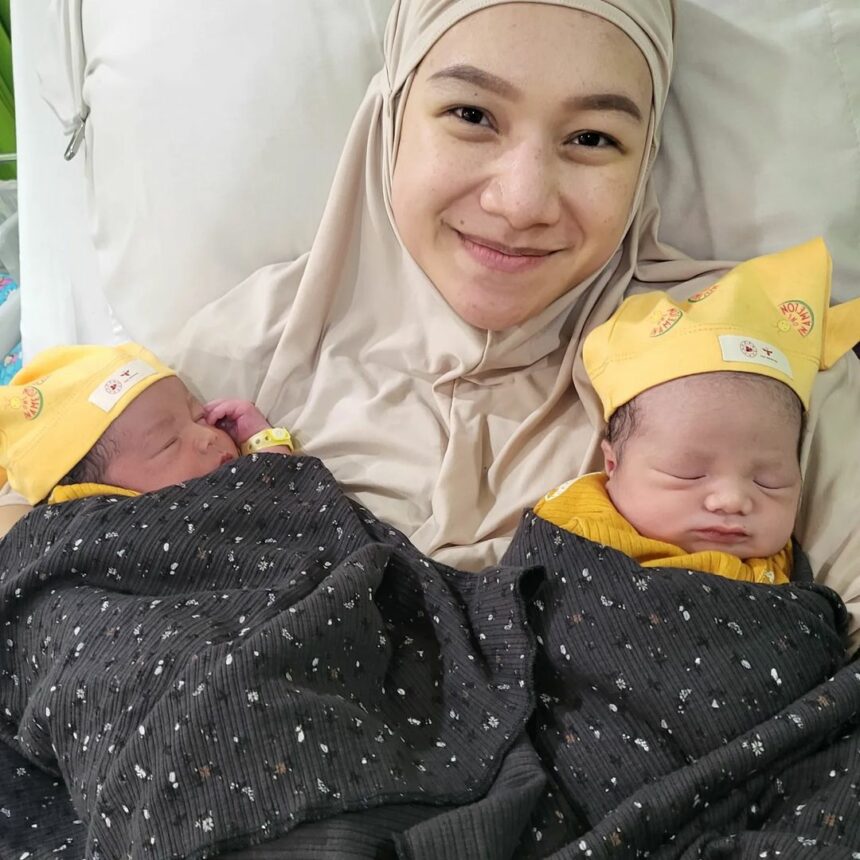 Ustaz Riza Muhammad Dikaruniai Bayi Kembar Laki-laki, Penantian 8 Tahun Pun Berbuah Manis 4 Lampiran Gambar