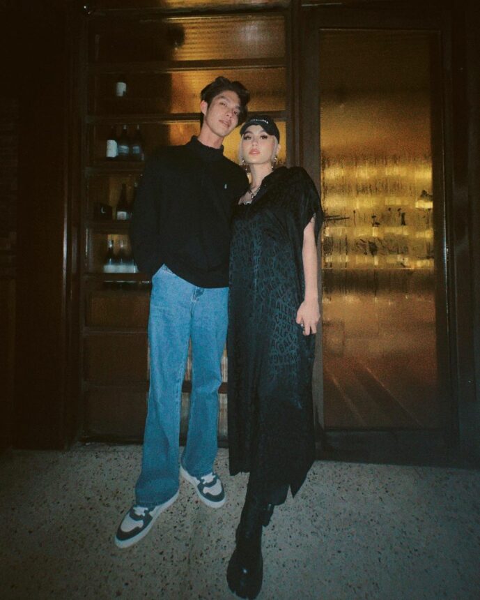 Agnez Mo Pamer Foto Bareng Aktor Tampan Thailand, Netizen: Bingung Harus Iri Sama Siapa? 2 Lampiran Gambar