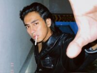 Cekricek.id – Abidzar Al-Ghifari, sepanjang kariernya sudah banyak membintangi berbagai judul web series. Terlebih di tahun 2022 kemarin yang membuat namanya semakin melejit dan dikenal oleh banyak orang. Tentu tak sedikit juga yang menanti-nanti akting terbaru yang akan ditampilkan putra sulung mendiang Uje itu selama tahun baru ini.