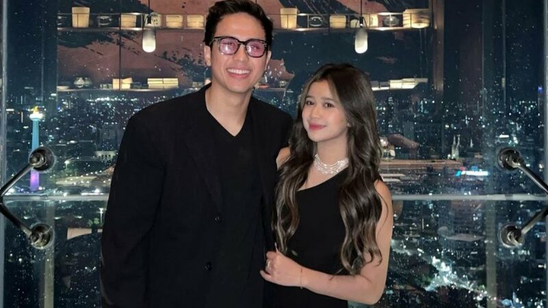 Cekricek.id – Brisia Jodie akhirnya terang-terangan memamerkan sosok pria yang berstatus sebagai kekasihnya saat ini. Dalam unggahan terbaru di laman media sosialnya, penyanyi bertubuh mungil itu terlihat mesra menggandeng lengan sang pacar yang dipuji karena memiliki paras tampan dan bertubuh tinggi.