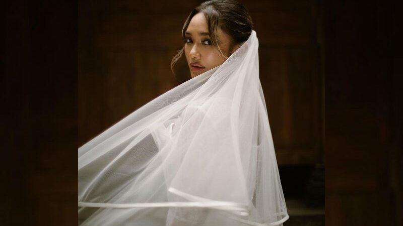 Cekricek.id – Marion Jola baru saja membeberkan tentang perilisan lagu barunya yang berjudul “Bukan Manusia”. Mengangkat tema tentang patah hati, lagu galau tersebut sukses menjadi kejutan awal tahun yang menggembirakan bagi penggemarnya.