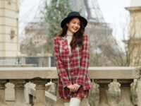 Cekricek.id – Enzy Storia baru-baru ini melaksanakan liburan di luar negeri bersama para sahabatnya. Selama di sana, dia mengunggah sejumlah potret yang membuat banyak orang terpana dengan penampilannya. Gaya pakaian serta wajah blasteran yang khas membuat dirinya tampil seperti bule sungguhan.