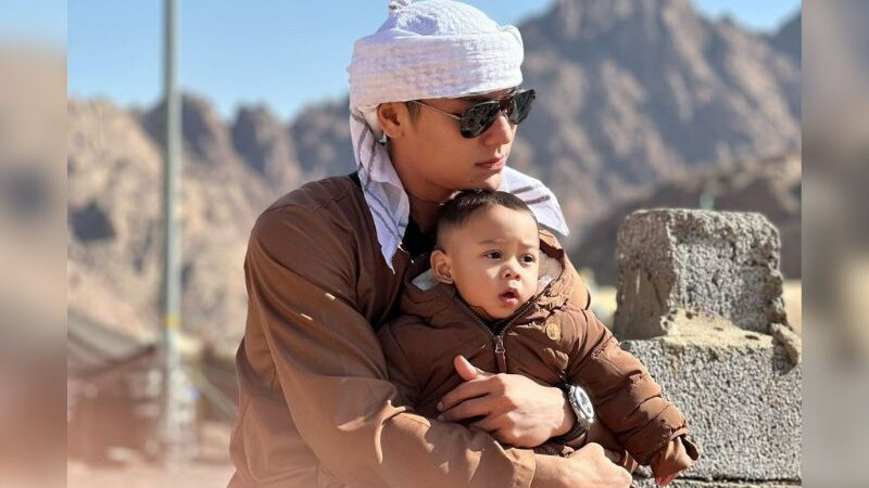 Cekricek.id – Sama seperti orang tua pada umumnya, Rizky Billar tentu tak terima jika anak semata wayangnya diejek dan dihina fisiknya oleh netizen. Dia bahkan memberikan perbandingan perlakuan warganet lokal dengan sejumlah orang yang ditemuinya ketika melakukan umrah belum lama ini.