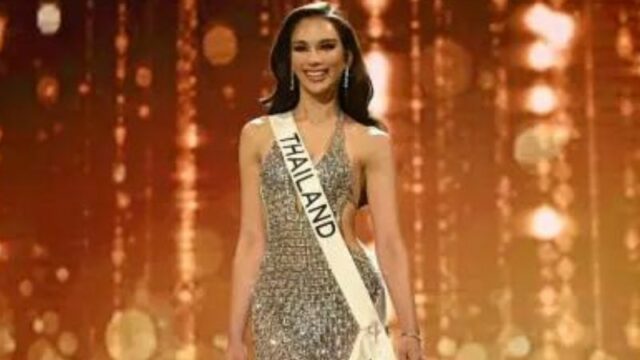 Cekricek.id – Anna Suengnam-iam salah seorang peserta Miss Universe asal Thailand sukses menjadi sorotan karena busana unik yang dikenakannya. Dia memakai gaun yang terbuat dari bahan dasar berupa sampah daur ulang yaitu pembuka kaleng minuman.