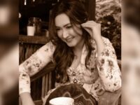 Cekricek.id – Aktris senior, Nafa Urbach dipuji bak seorang bidadari berkat sebuah foto yang dibagikannya di akun media sosial pribadi miliknya. Pada otret bernuansa vintage tersebut memperlihatkan sosok dirinya yang sedang mengenakan kebaya tradisional.