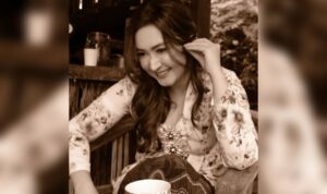 Cekricek.id – Aktris senior, Nafa Urbach dipuji bak seorang bidadari berkat sebuah foto yang dibagikannya di akun media sosial pribadi miliknya. Pada otret bernuansa vintage tersebut memperlihatkan sosok dirinya yang sedang mengenakan kebaya tradisional.