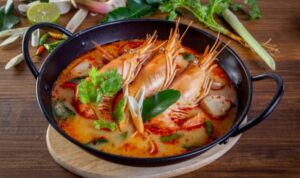 Cekricek.id – Resep tom yam rumahan ini bisa dijadikan sebagai salah satu ide masakan para ibu di rumah untuk menyajikan makanan yang lebih variatif. Tom yam sendiri adalah sejenis sup yang berasal dari Thailand dan saat ini cukup populer dikonsumsi oleh masyarakat tanah air.