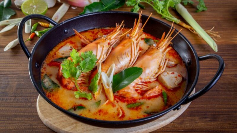 Cekricek.id – Resep tom yam rumahan ini bisa dijadikan sebagai salah satu ide masakan para ibu di rumah untuk menyajikan makanan yang lebih variatif. Tom yam sendiri adalah sejenis sup yang berasal dari Thailand dan saat ini cukup populer dikonsumsi oleh masyarakat tanah air.
