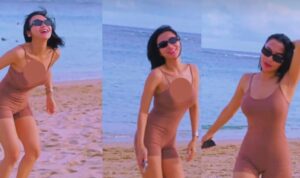 Cekricek.id – Wika Salim tampaknya sangat menikmati waktu berliburnya ketika mengunjungi sebuah pantai. Dia bahkan sampai menari-nari sesuka hatinya sambil melompat-lompat tanpa ada rasa khawatir. Pedangdut cantik itu juga tidak begitu peduli terhadap pandangan orang-orang yang berada di sekitarnya.