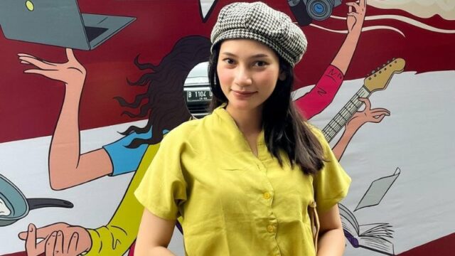 Cekricek.id – Mungkin sudah banyak yang tahu kalau Indah Permatasari memiliki paras yang tak kalah cantik dari dirinya. Bahkan tidak sedikit orang yang menyangka bahwa wajah kakak beradik itu mirip seperti kembaran.