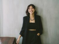 Cekricek.id – Sheila Dara Aisha terlihat begitu cantik di setiap tampilannya saat mengenakan blazer. Tak hanya sekali dua kali, tapi dia cukup sering mengenakan outfit tersebut dalam sejumlah kesempatan. Hal itulah yang membuat dirinya menjadi salah satu publik figur dengan style fashion yang dijadikan inspirasi.