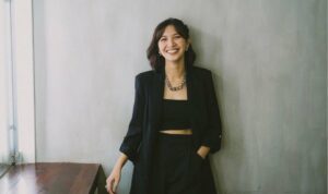 Cekricek.id – Sheila Dara Aisha terlihat begitu cantik di setiap tampilannya saat mengenakan blazer. Tak hanya sekali dua kali, tapi dia cukup sering mengenakan outfit tersebut dalam sejumlah kesempatan. Hal itulah yang membuat dirinya menjadi salah satu publik figur dengan style fashion yang dijadikan inspirasi.