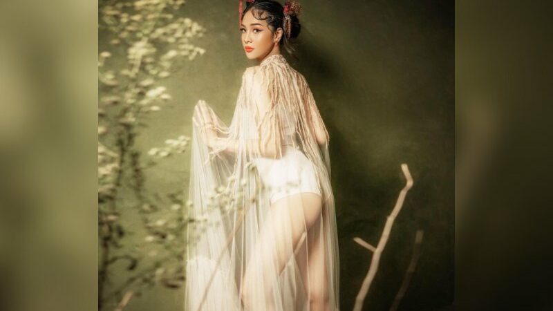 Cekricek.id – Usai menghabiskan waktu liburan, Anya Geraldine akhirnya mulai membagikan aktifitasnya seperti biasa di akun media sosialnya. Seperti yang terbaru saat dia membagikan potret hasil photoshoot yang dia lakukan dengan busana yang transparan serta menuai banyak reaksi warganet.