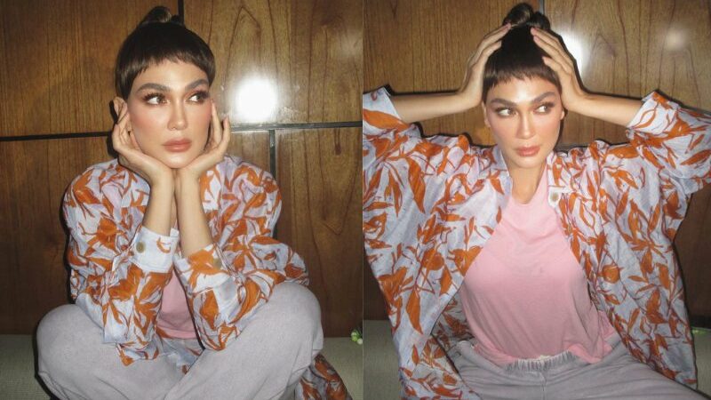 Cekricek.id – Kecantikan Luna Maya memang sudah nggak perlu dipertanyakan lagi. Sebagai aktris berdarah campuran, dia memiliki wajah yang sudah cantik natural sedari lahir. Bahkan jika dia didanani dengan gaya apapun atau mungkin rambutnya dicukur sampai botak dia tetap akan menuai pujian yang sama.