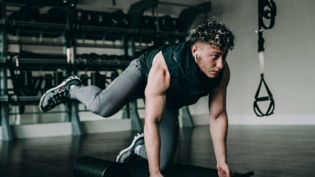 Cekricek.id – Cara melatih otot inti yang paling efektif ternyata bisa dilakukan dengan beberapa latihan fisik yang ringan. Ini juga cukup mudah dilakukan dan tetap memberikan dampak yang cukup besar agar tubuh bisa menjadi lebih kuat.