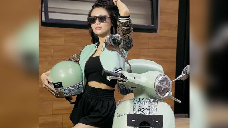 Cekricek.id – Wika Salim memang nggak pernah gagal memberikan penampilan terbaiknya untuk menghiasi tampilan feed di akun Instagram miliknya. Dia cukup sering membagikan momen dari kegiatan harian seperti jalan-jalan, liburan hingga tampilan di panggung musik.